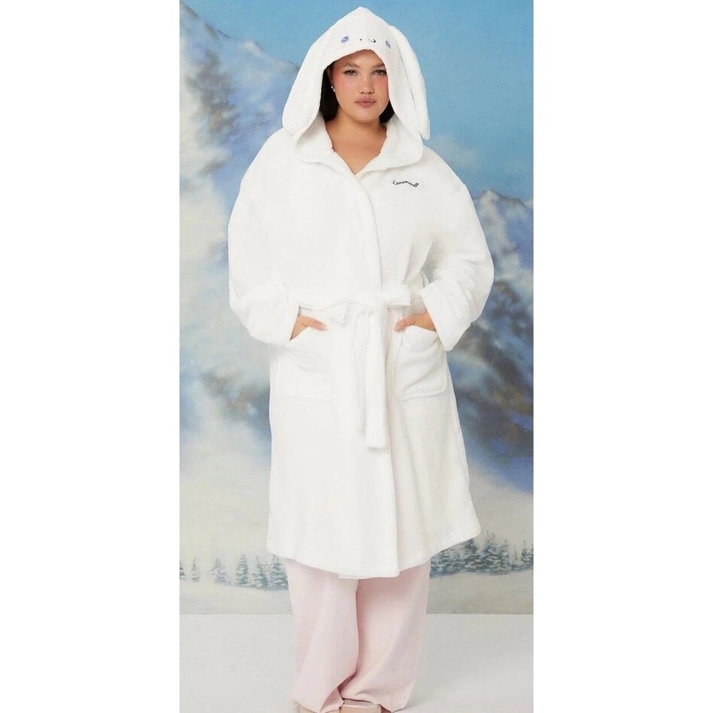 Forever 21 Hello Kitty Cinnamoroll Ears Hooded Embroidered Bath Robe / Small